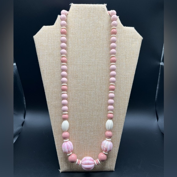 Vintage Avon "Burst of Spring" pink acrylic beaded necklace Jewelry - Picture 4 of 10